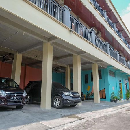 Sans Hotel Kumbang Yogyakarta By Reddoorz Exteriör bild