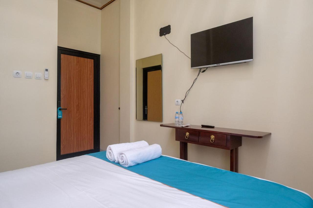 Sans Hotel Kumbang Yogyakarta By Reddoorz Exteriör bild