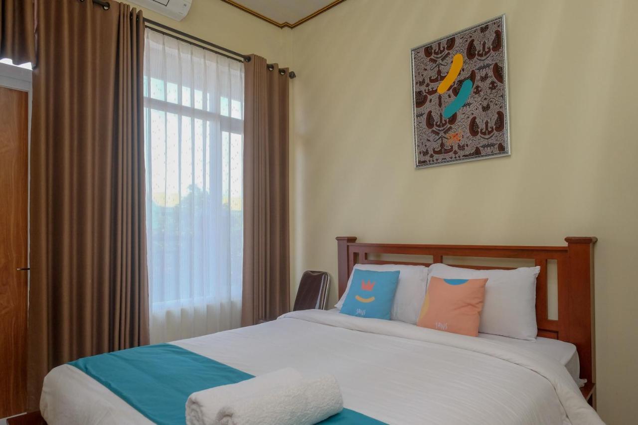 Sans Hotel Kumbang Yogyakarta By Reddoorz Exteriör bild