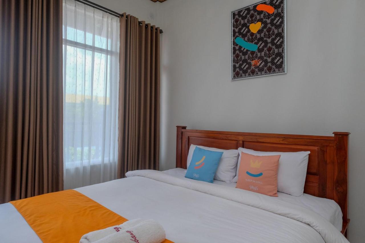 Sans Hotel Kumbang Yogyakarta By Reddoorz Exteriör bild