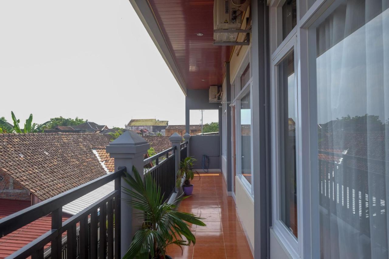 Sans Hotel Kumbang Yogyakarta By Reddoorz Exteriör bild