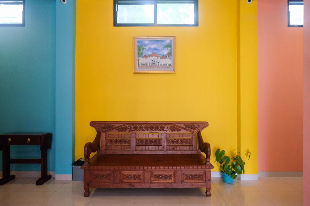 Sans Hotel Kumbang Yogyakarta By Reddoorz Exteriör bild