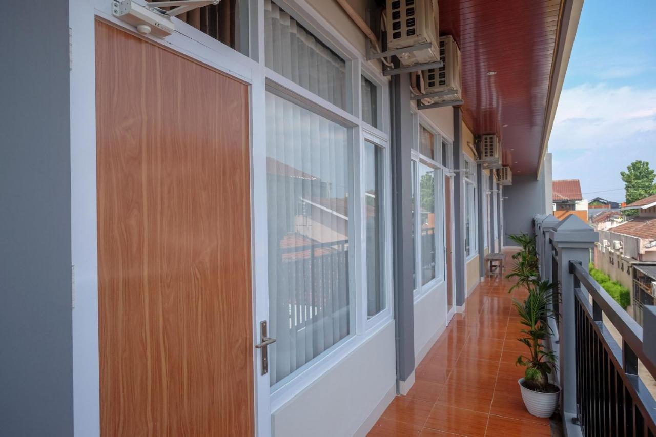 Sans Hotel Kumbang Yogyakarta By Reddoorz Exteriör bild
