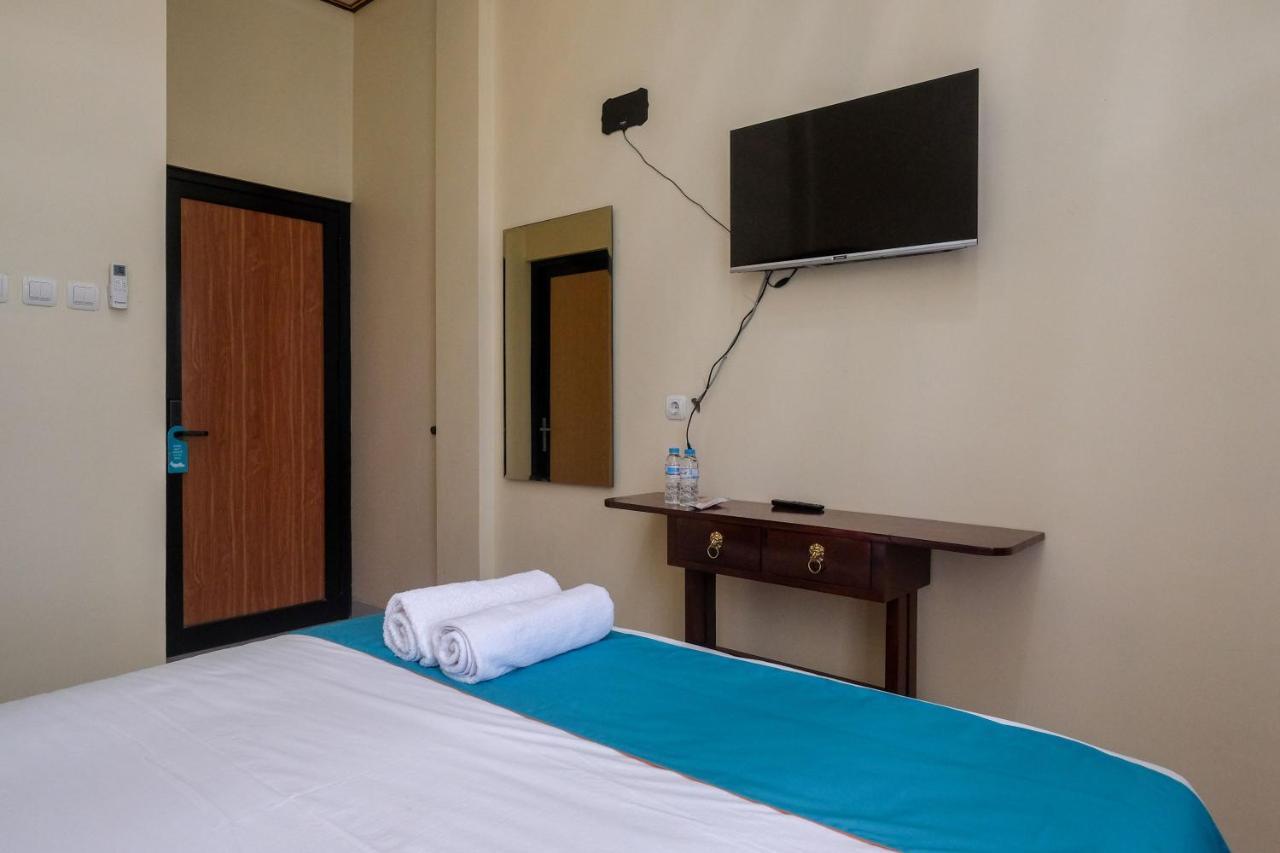 Sans Hotel Kumbang Yogyakarta By Reddoorz Exteriör bild