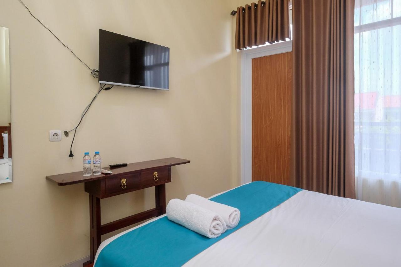 Sans Hotel Kumbang Yogyakarta By Reddoorz Exteriör bild