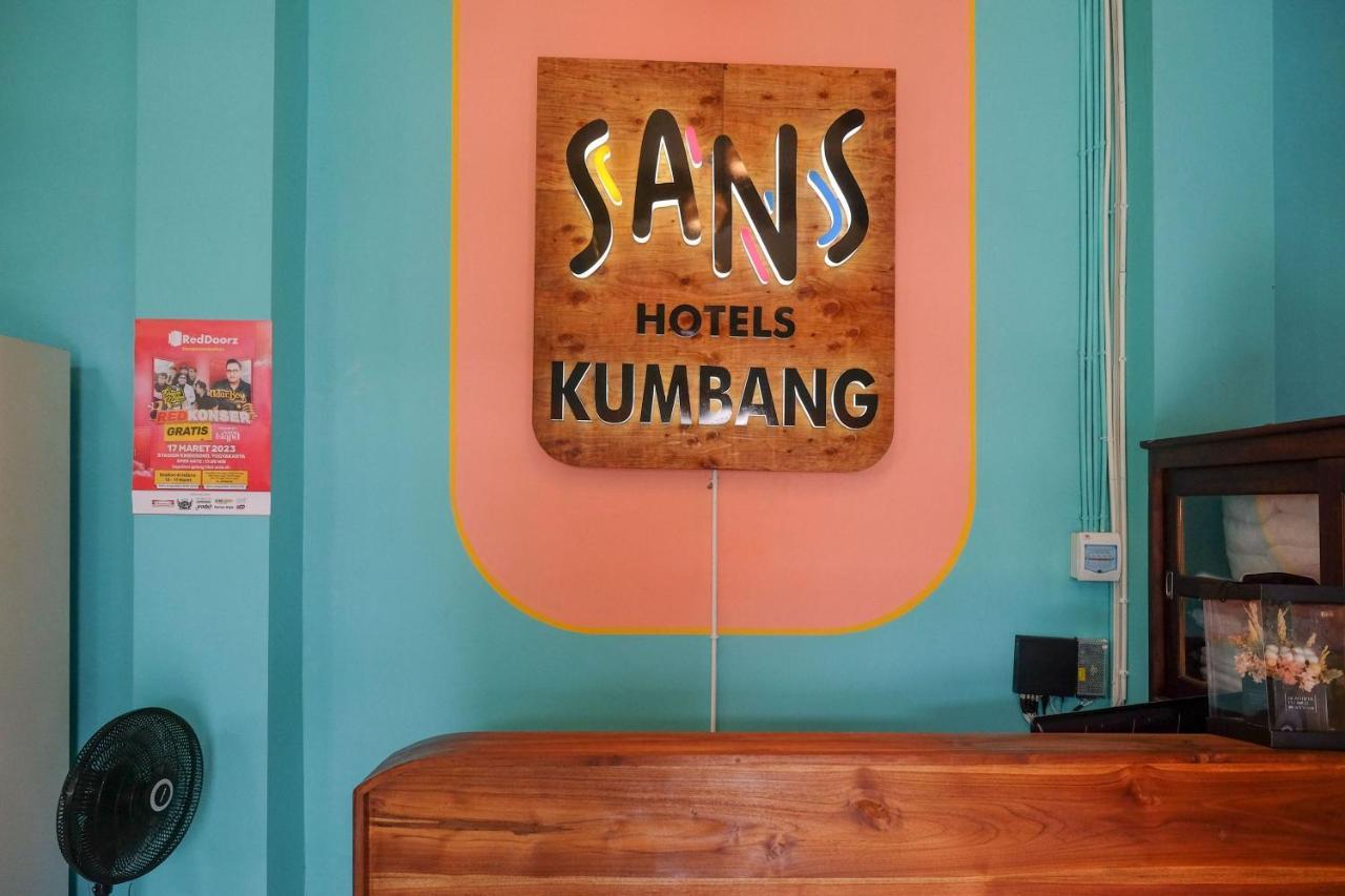 Sans Hotel Kumbang Yogyakarta By Reddoorz Exteriör bild