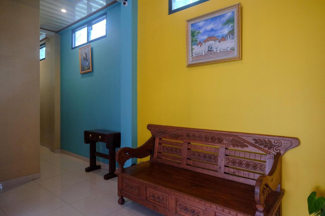Sans Hotel Kumbang Yogyakarta By Reddoorz Exteriör bild