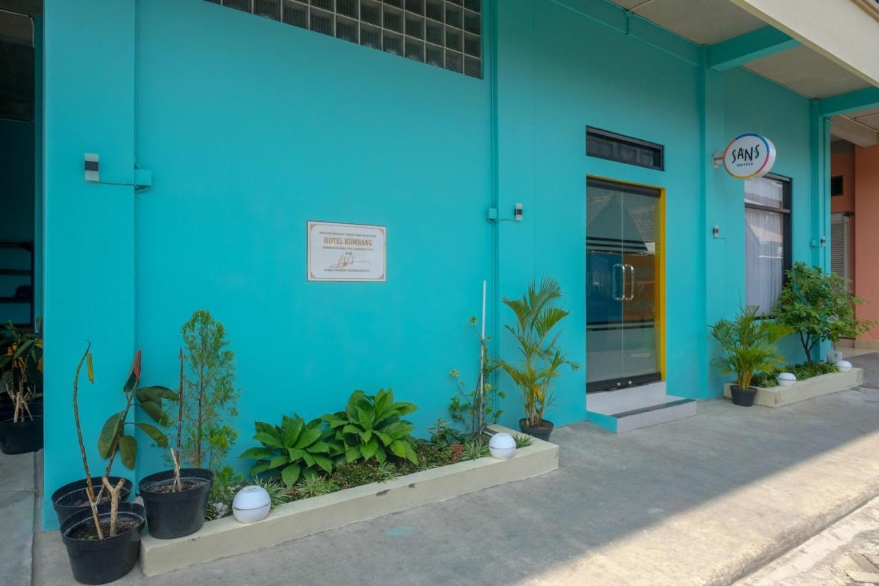 Sans Hotel Kumbang Yogyakarta By Reddoorz Exteriör bild